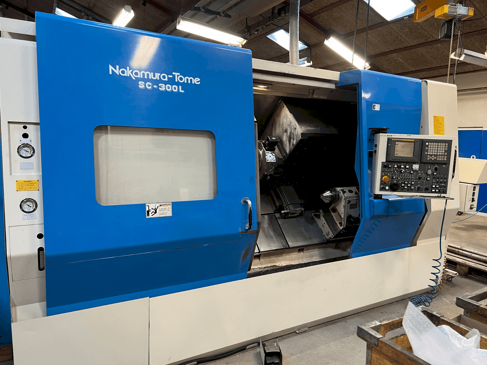 Frontansicht der NAKAMURA SL 300LY Maschine