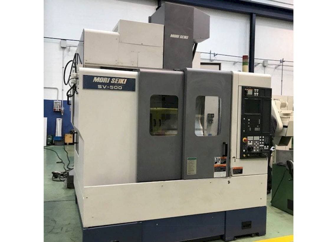 Frontansicht der MORI SEIKI SV-500 Maschine