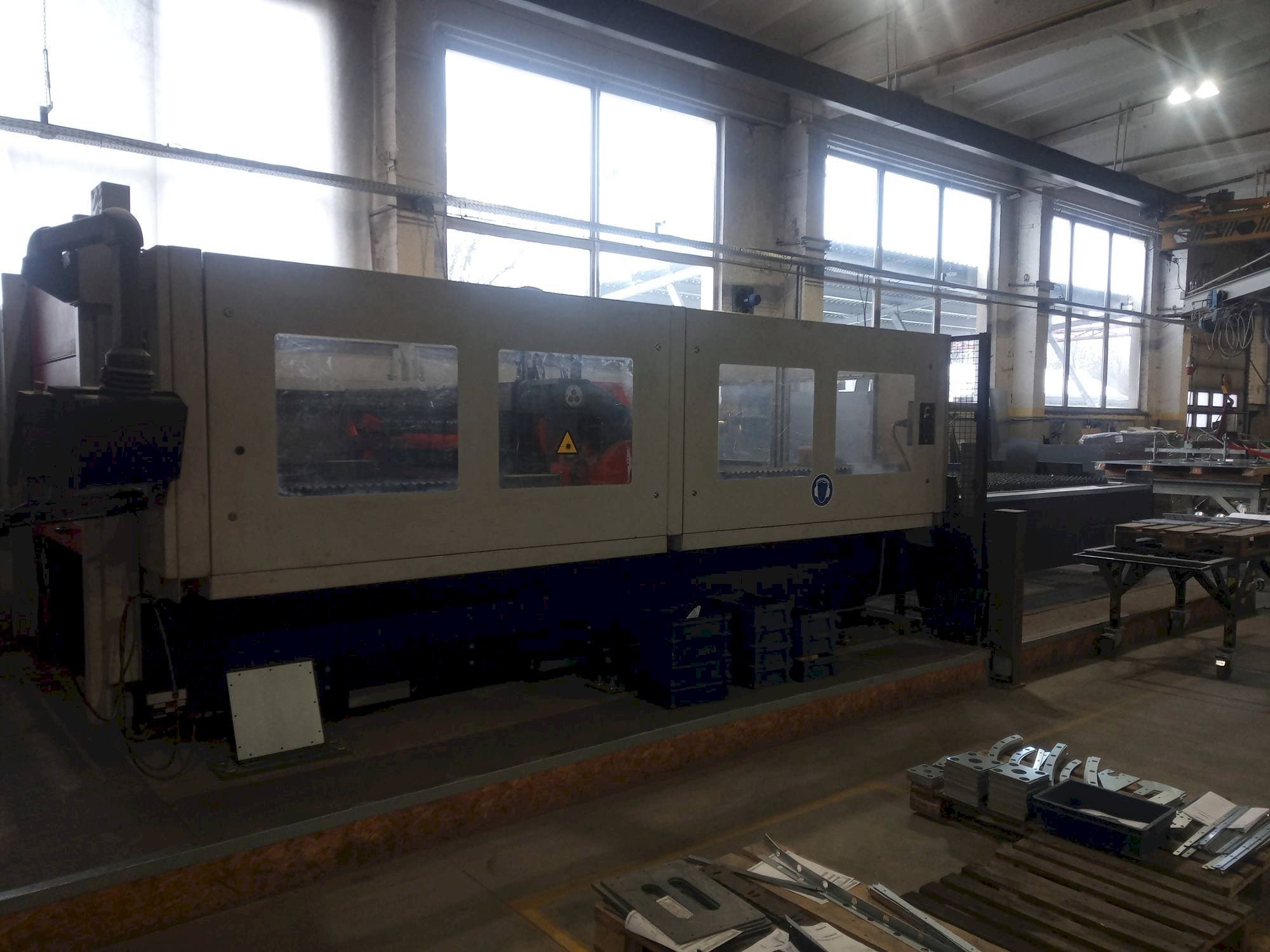 Frontansicht der Bystronic Bysprint 3015 Maschine