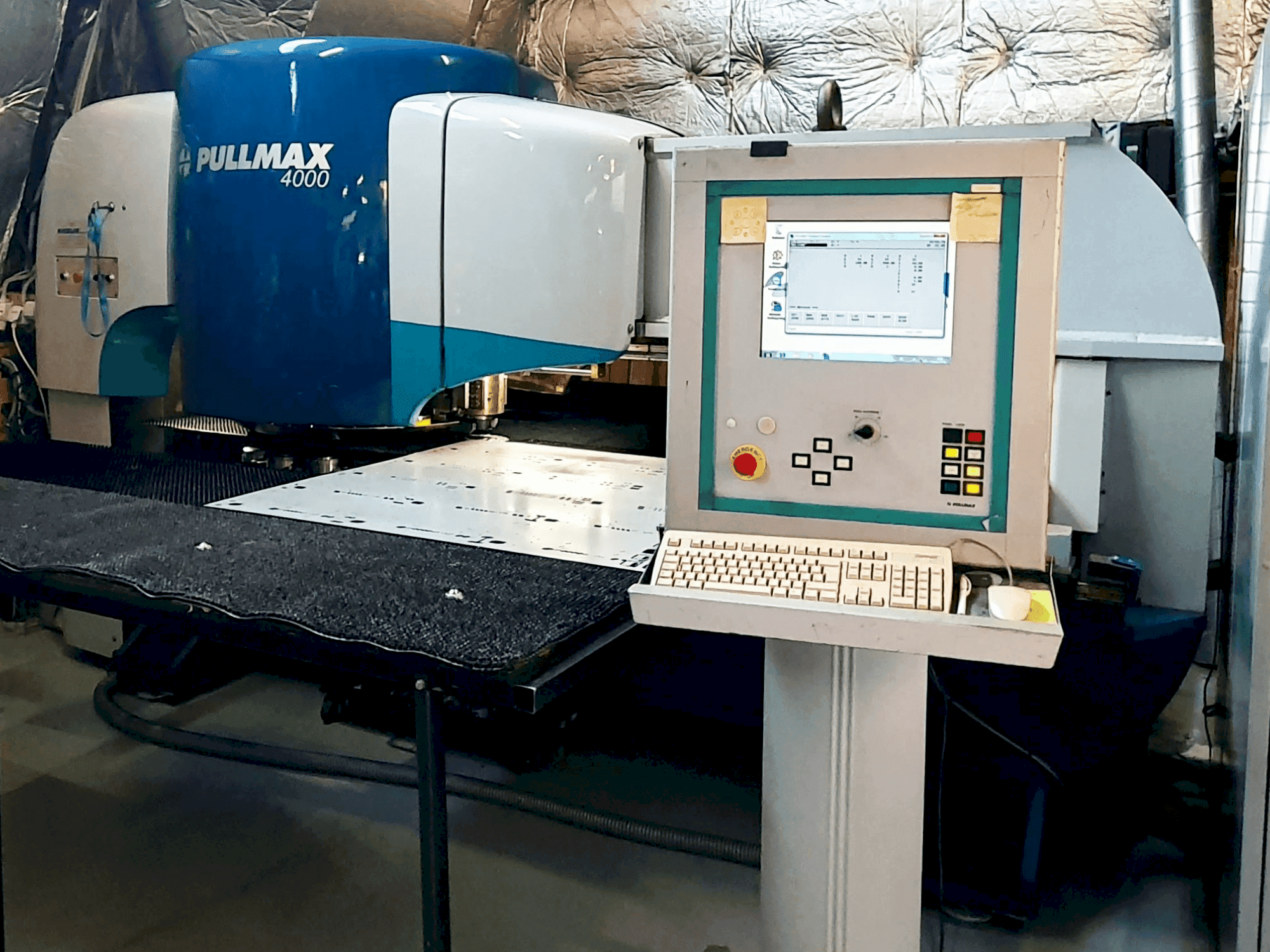 Frontansicht der Pullmax 4000  Maschine