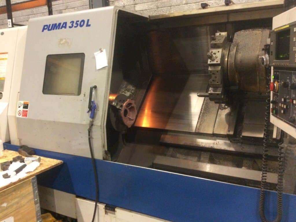 Frontansicht der DAEWOO Puma 350LB Maschine