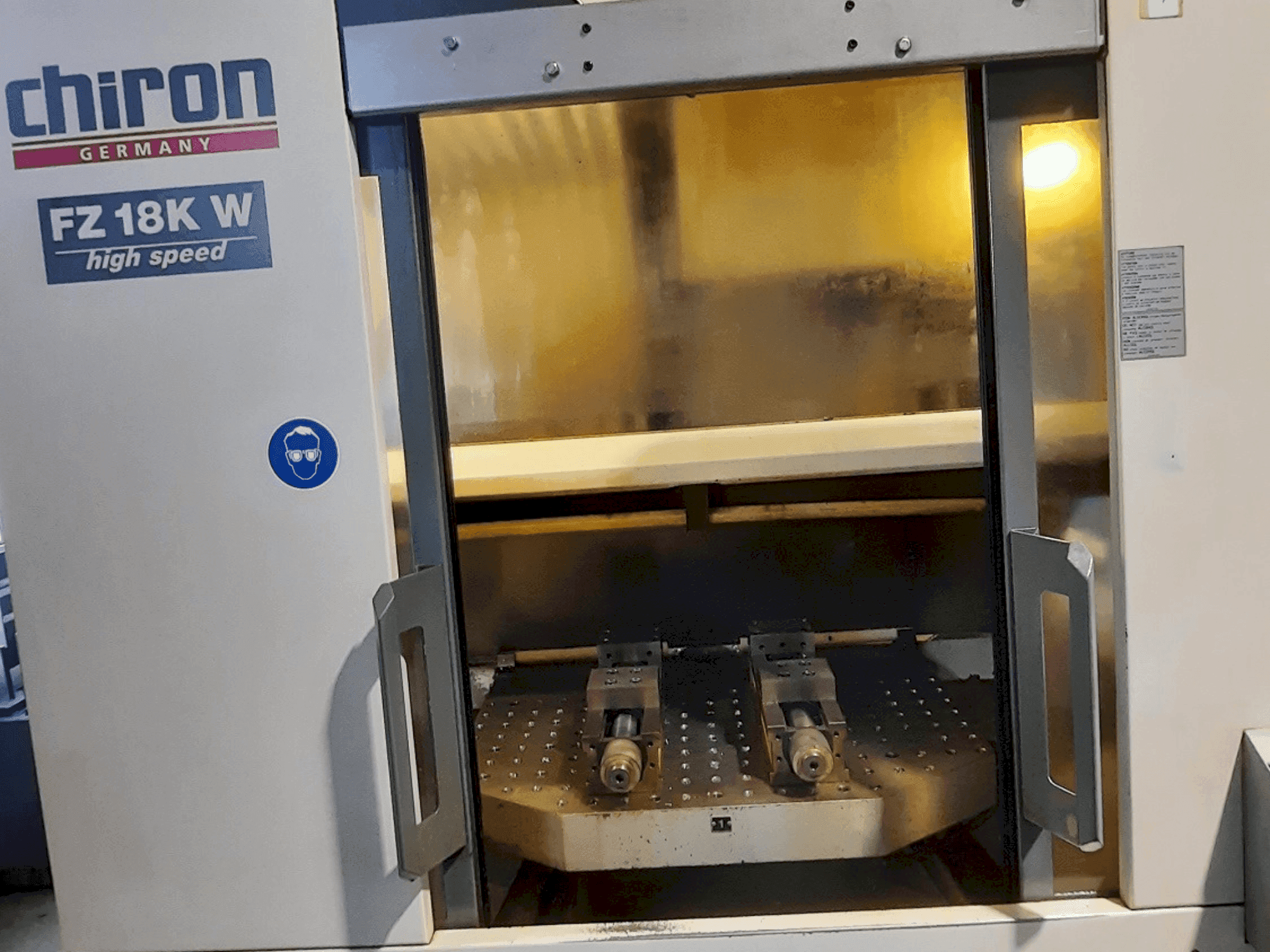 Frontansicht der CHIRON FZ 18 KW  Maschine