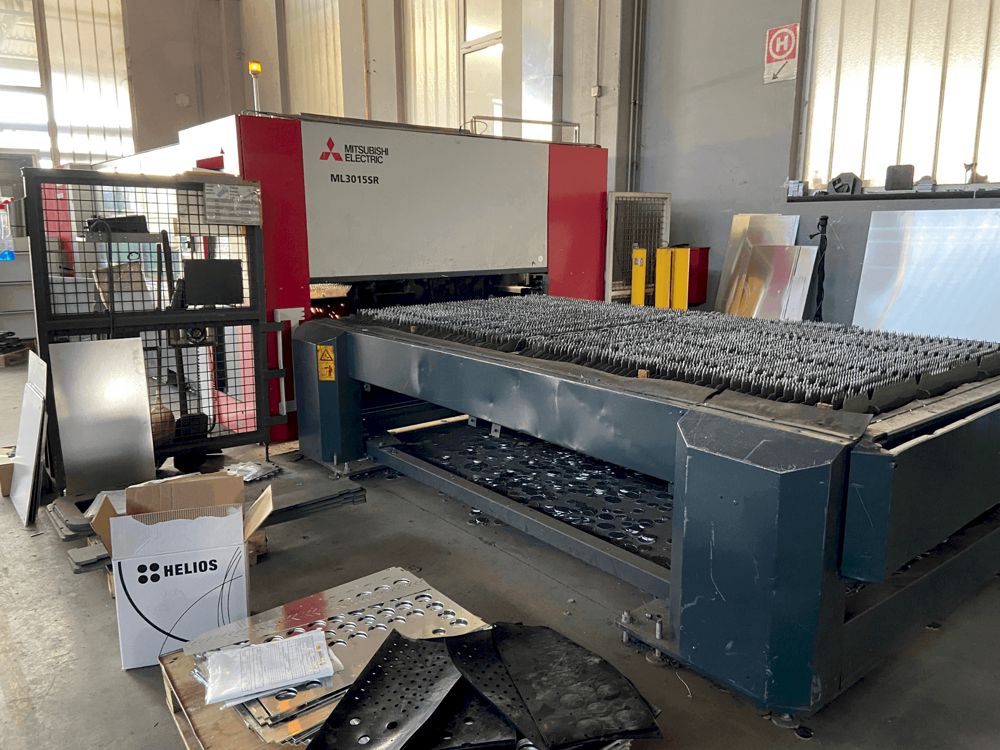 Frontansicht der Mitsubishi ML 3015 SR  Maschine
