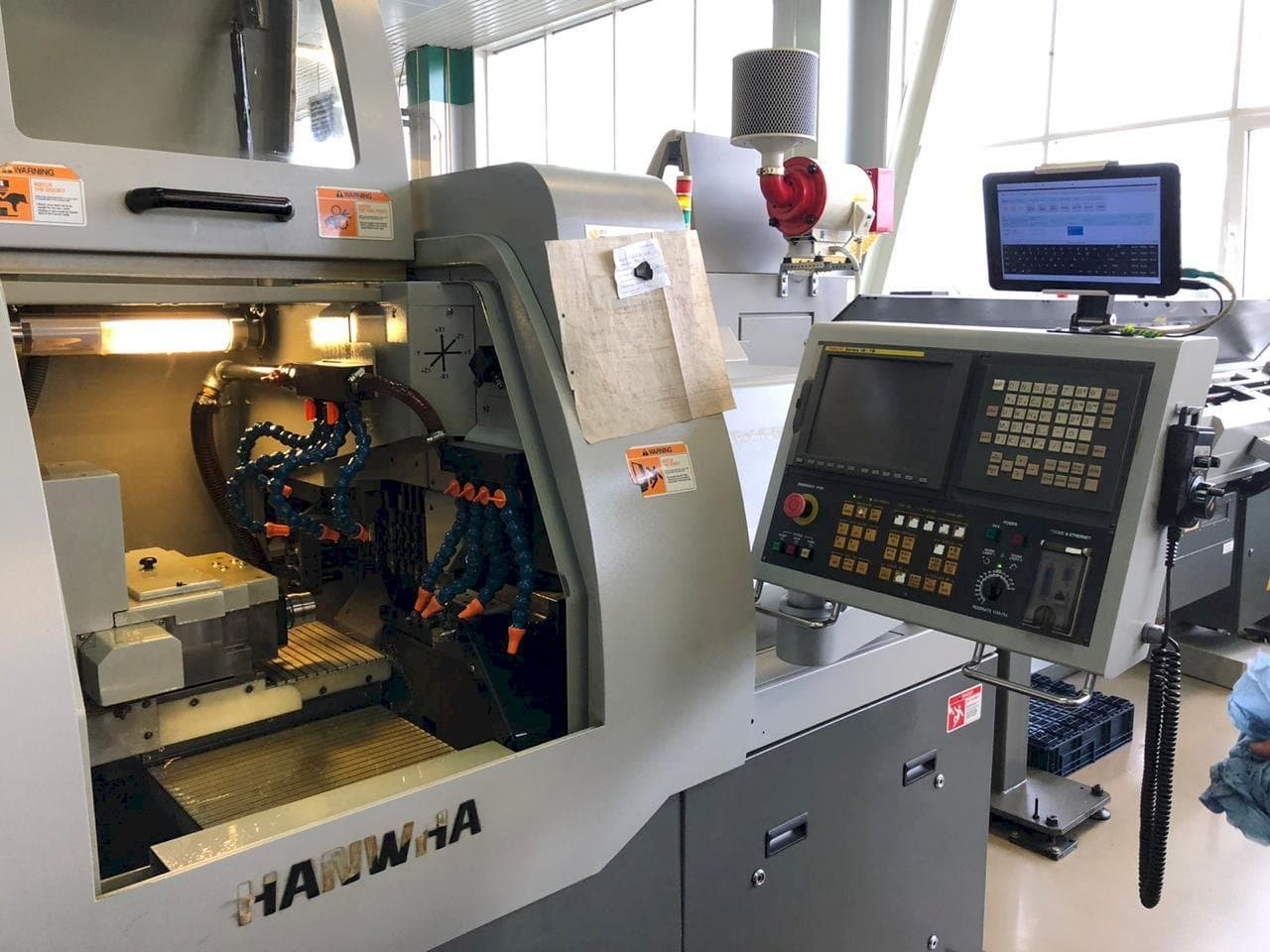 Frontansicht der Hanwha XD20H Maschine