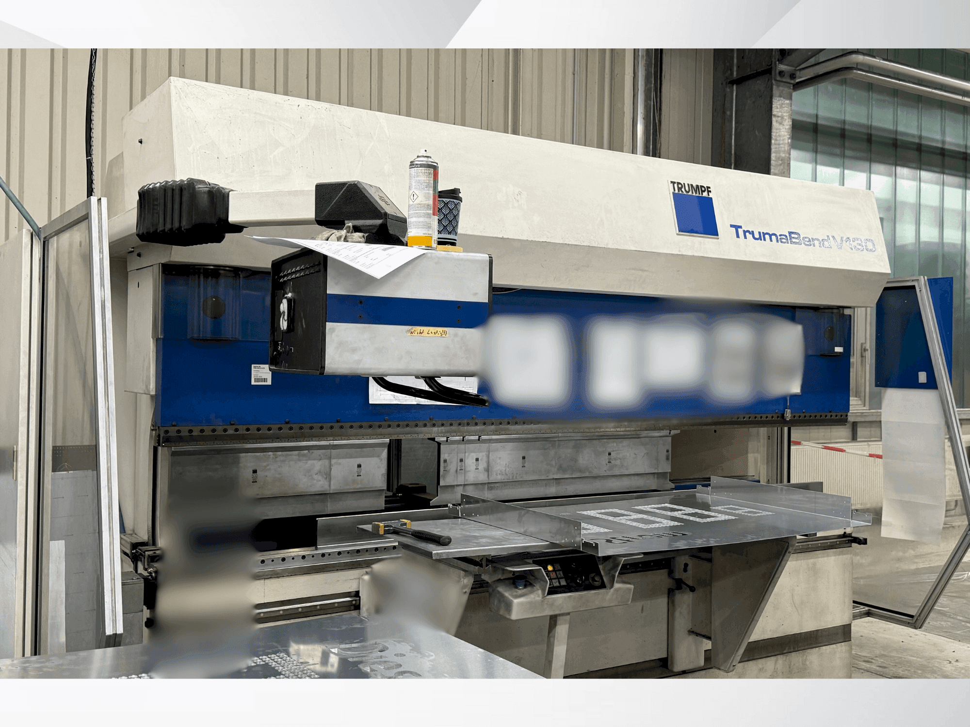 Frontansicht der TRUMPF TrumaBend V130  Maschine