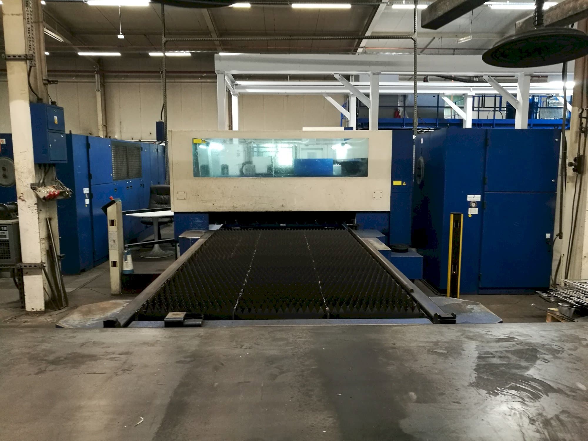 Frontansicht der Trumpf Trumatic L3050 Maschine