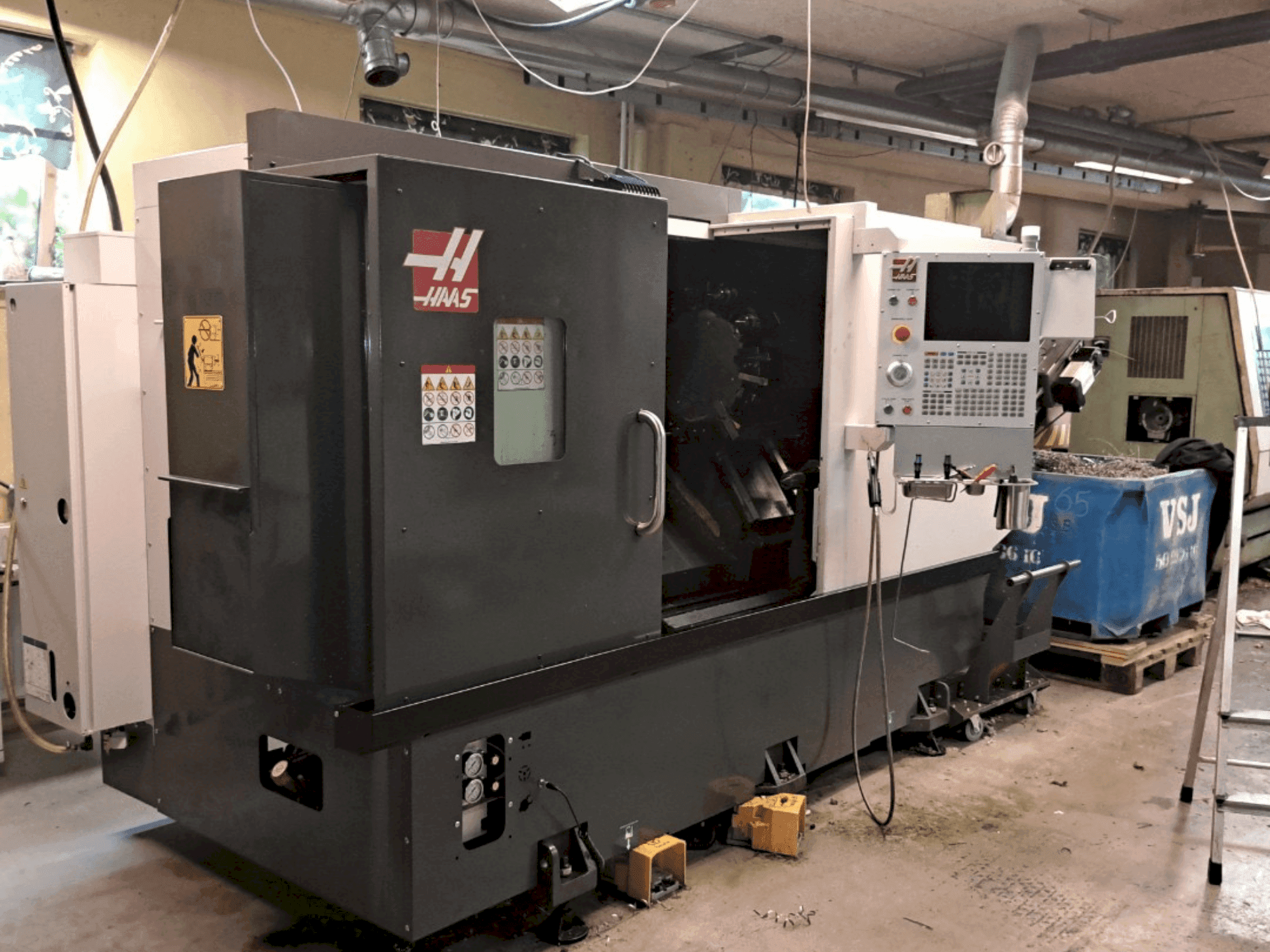 Frontansicht der HAAS ST-30 Y  Maschine