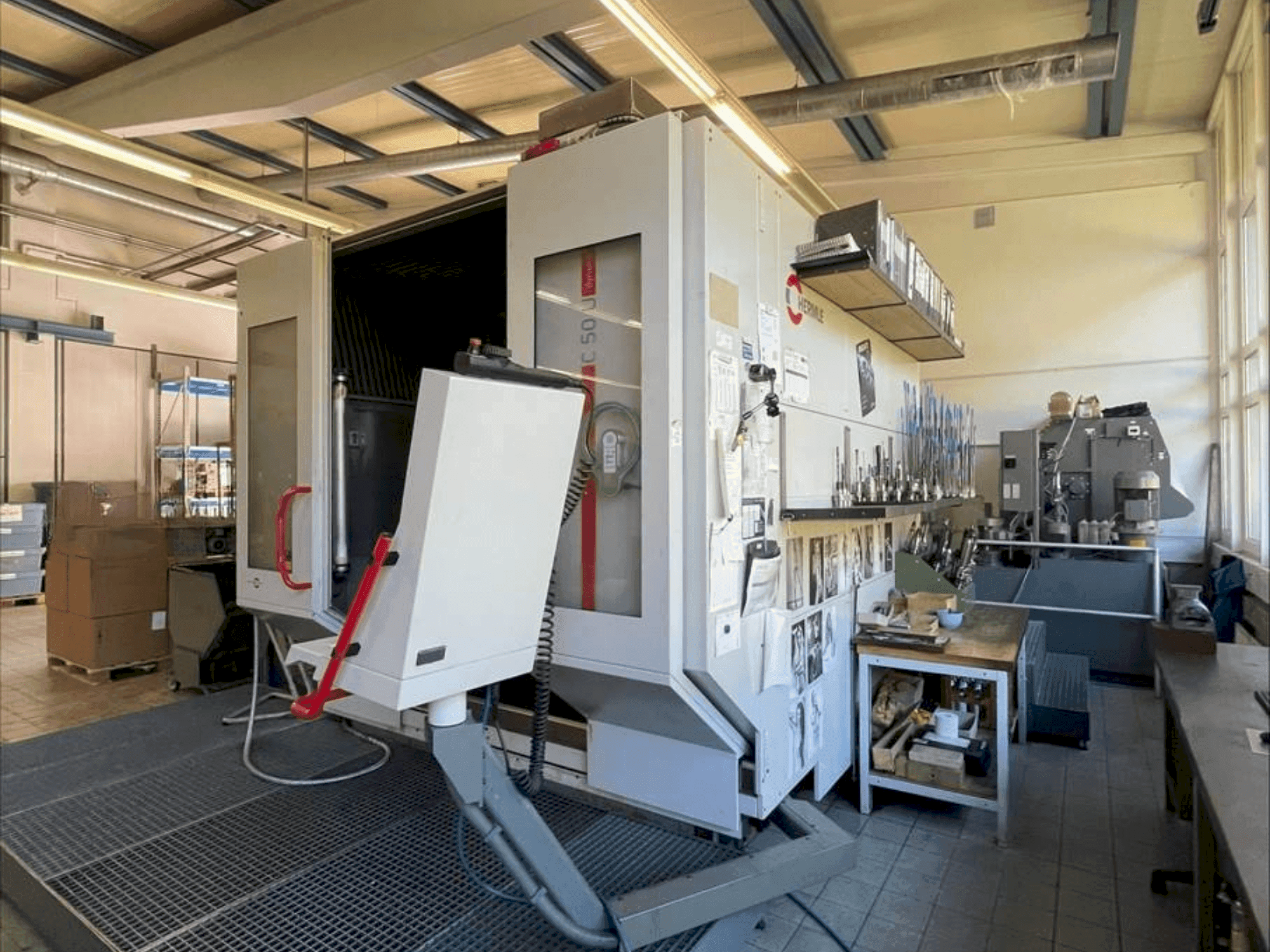 Frontansicht der HERMLE C50U  Maschine