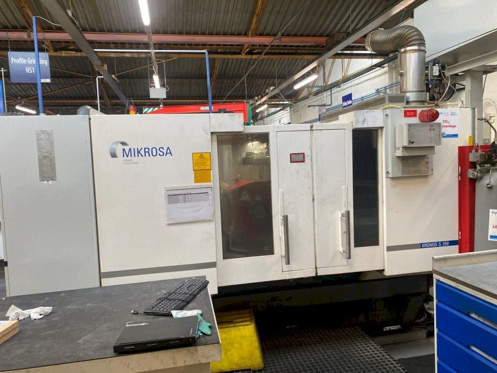 Frontansicht der Schaudt Mikrosa Kronos S250 Maschine