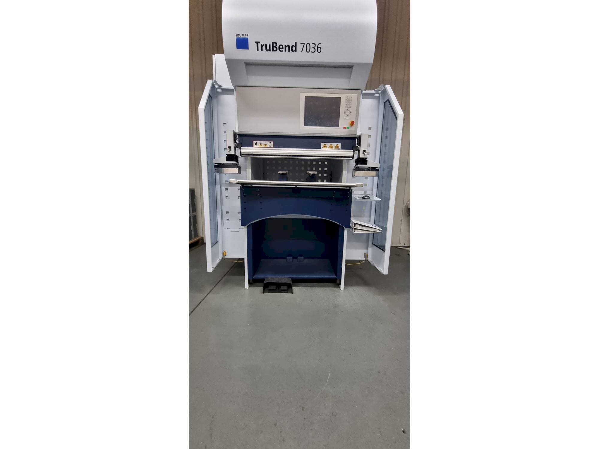 Frontansicht der TRUMPF TruBend 7036 Maschine