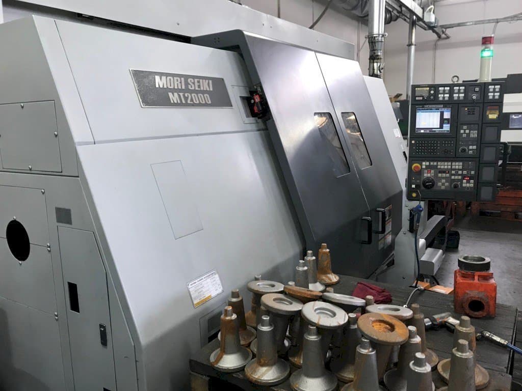 Frontansicht der MORI SEIKI MT 2002 SZ Maschine