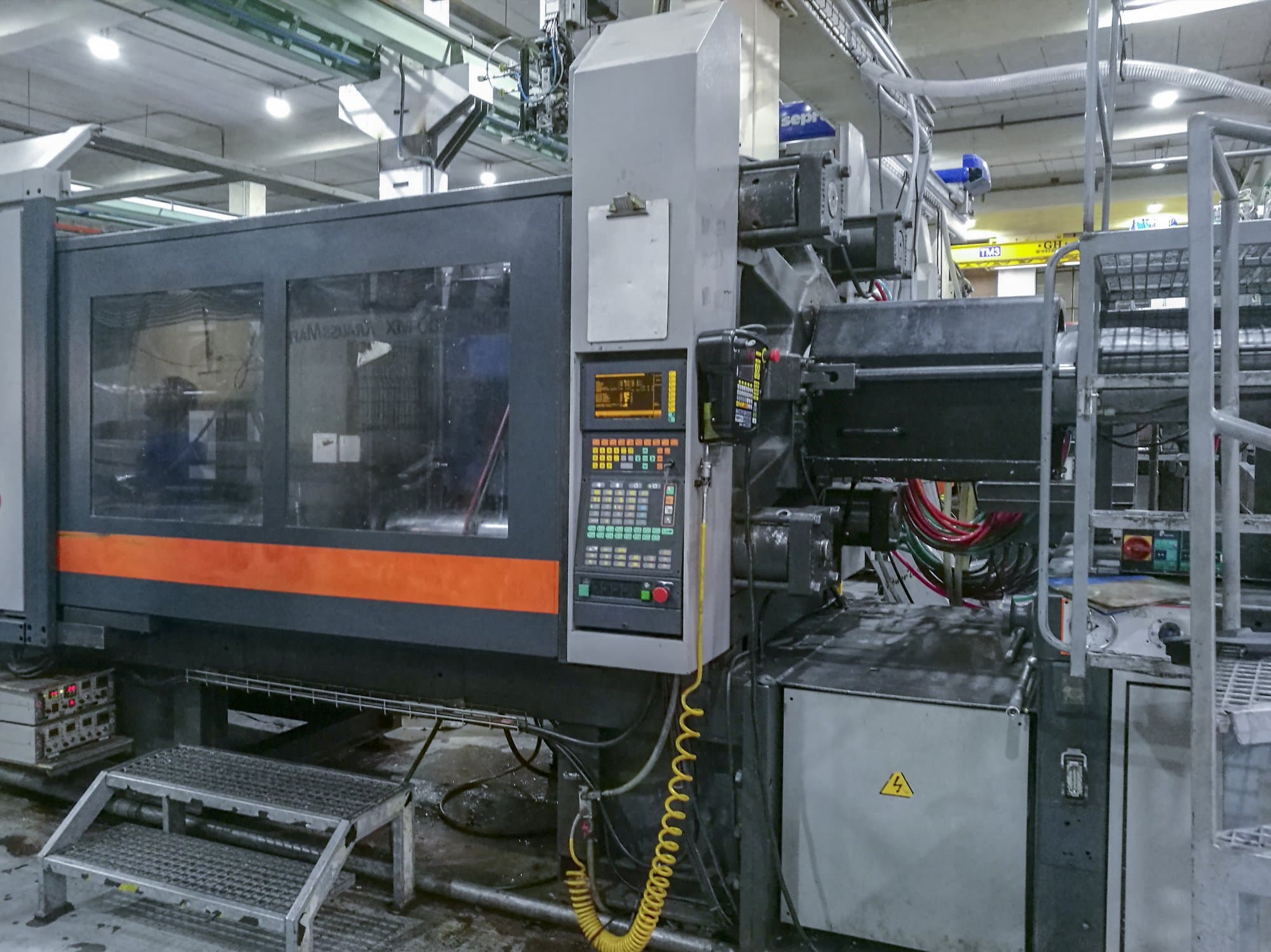 Rechte Ansicht 1 der SANDRETTO 4435-550 Maschine