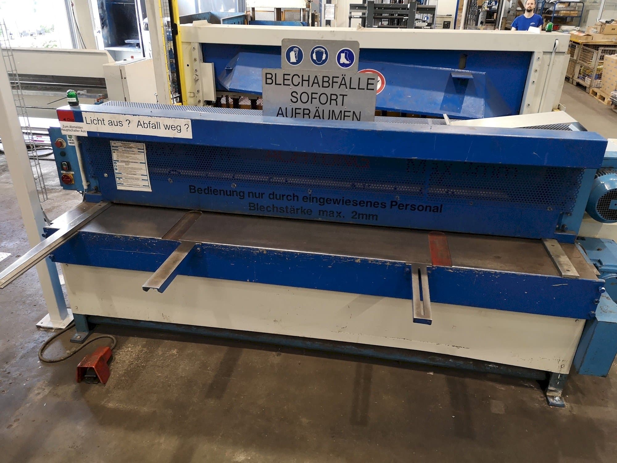 Frontansicht der KNUTH KMT 2500/3 Maschine