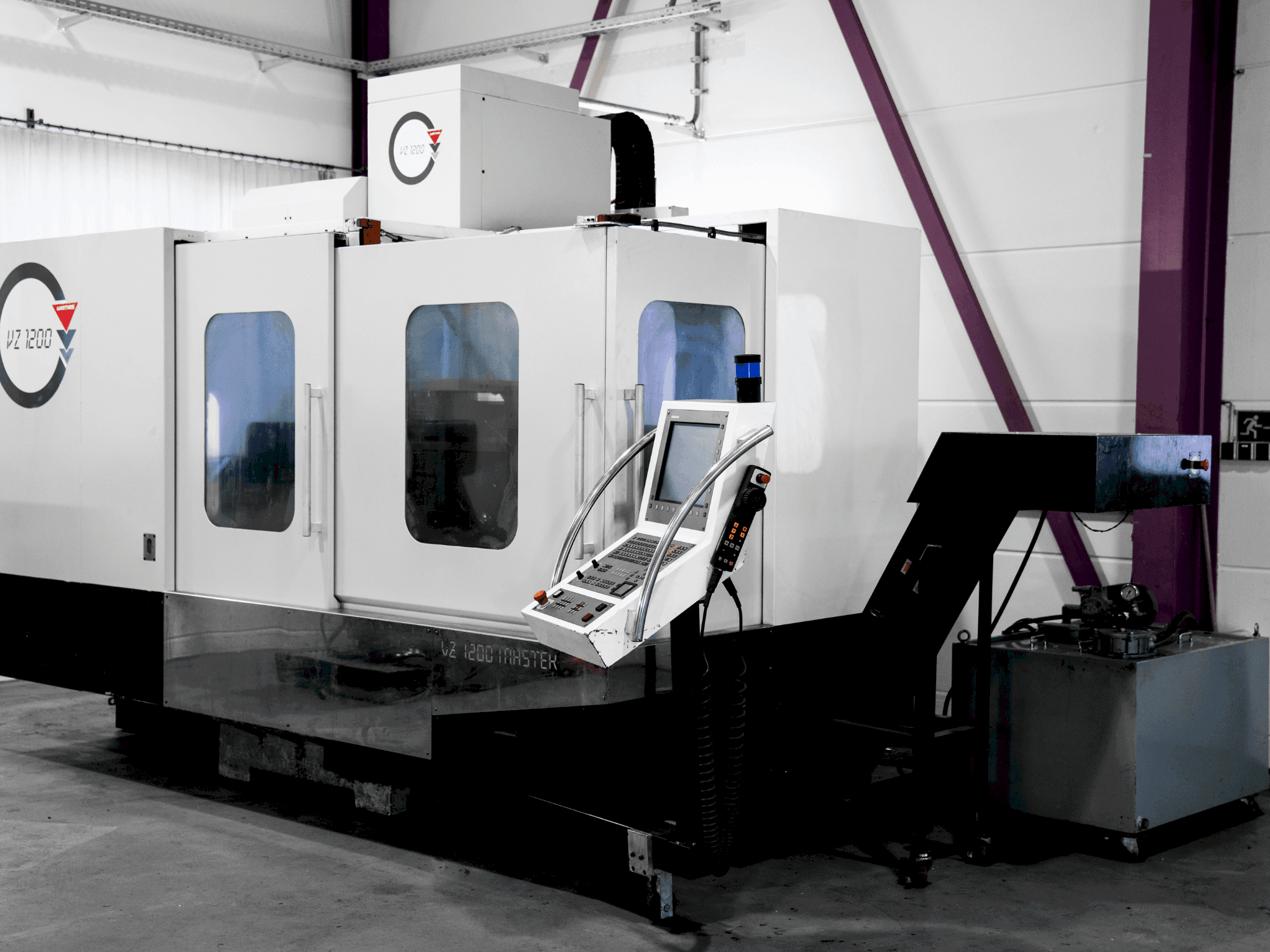 Frontansicht der WEMAS VZ 1200 Maschine