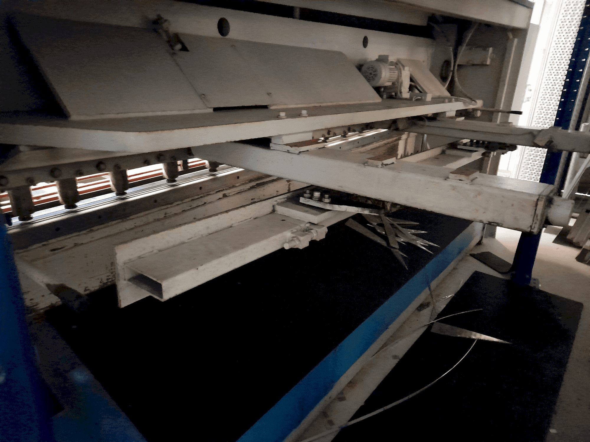 Frontansicht der LVD HST 25/6  Maschine