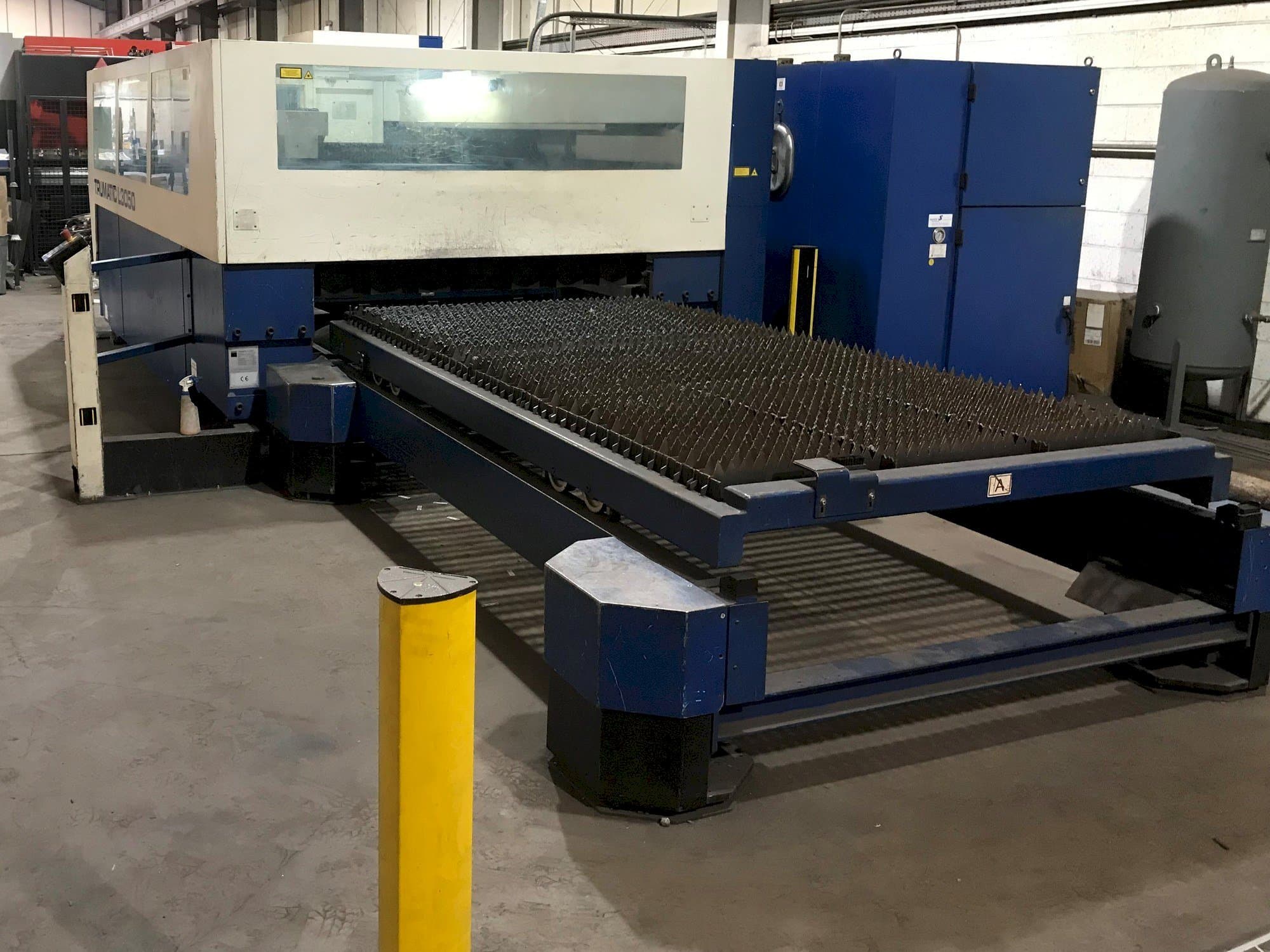 Frontansicht der Trumpf Trumatic L3050 Maschine