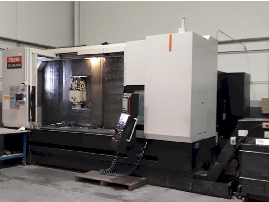 Frontansicht der Mazak 800-30 SR  Maschine