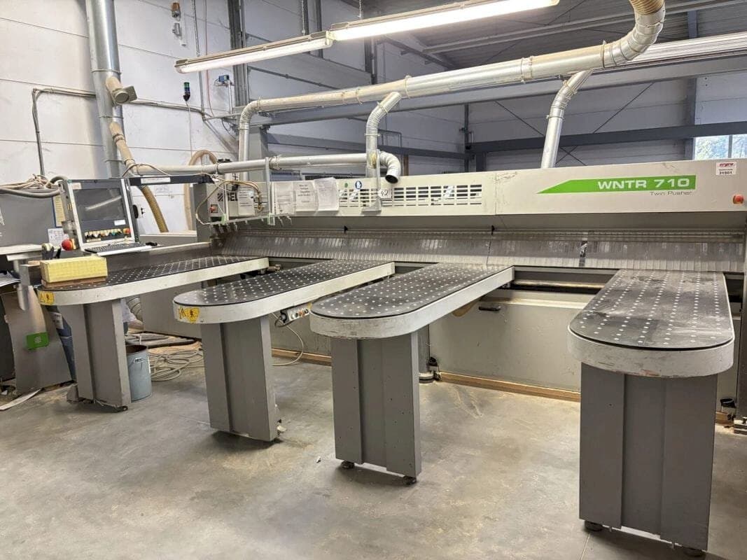 Frontansicht der SELCO WNTR 710 Maschine