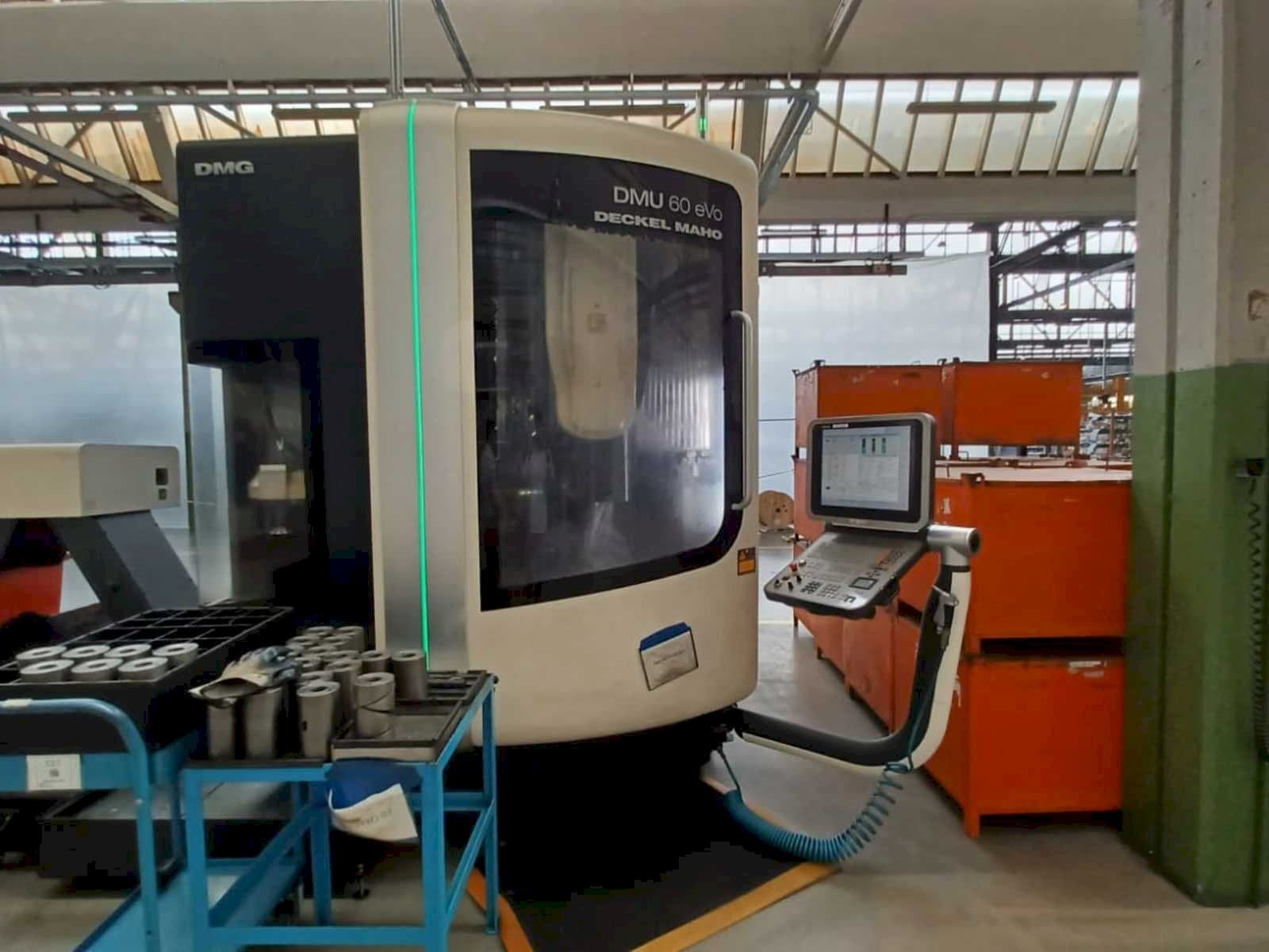 Frontansicht der DMG MORI DMU 60 evo Maschine