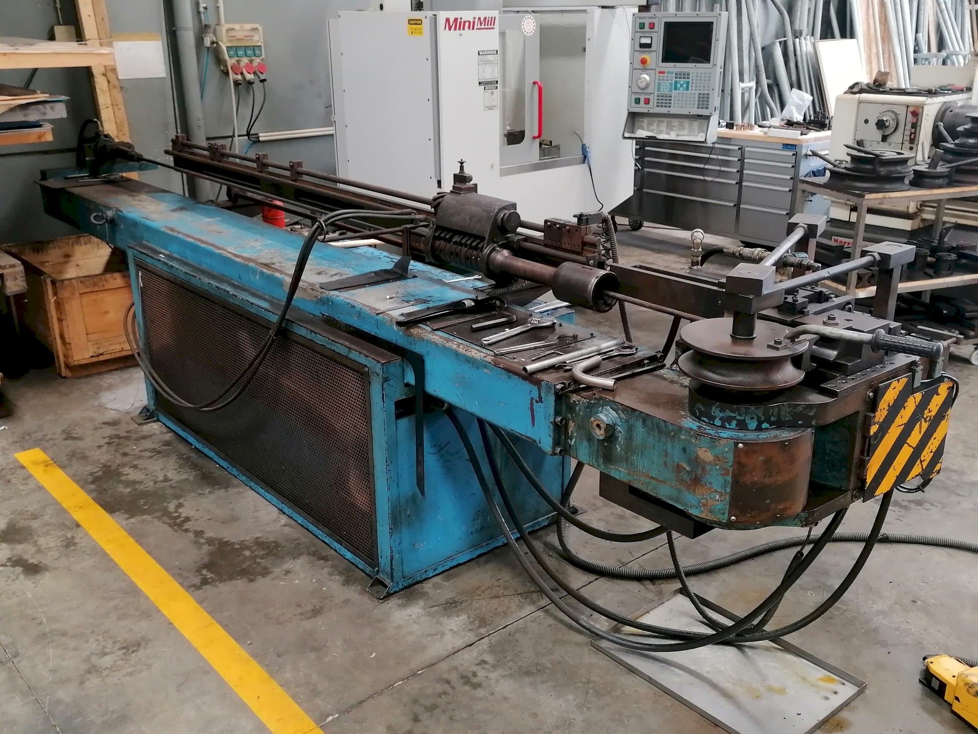 Frontansicht der Amob CH69  Maschine