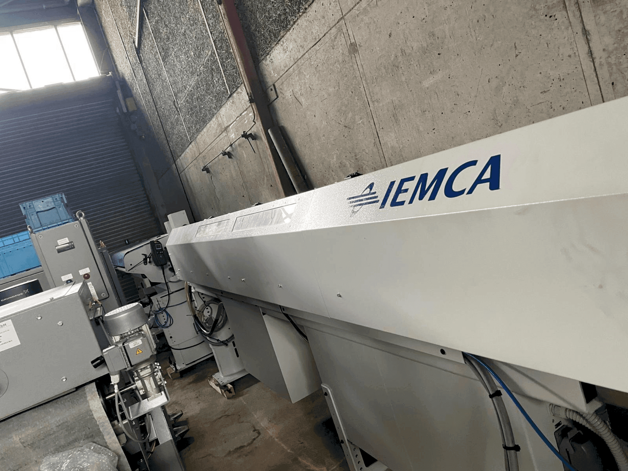 Frontansicht der IEMCA Master 80 Maschine