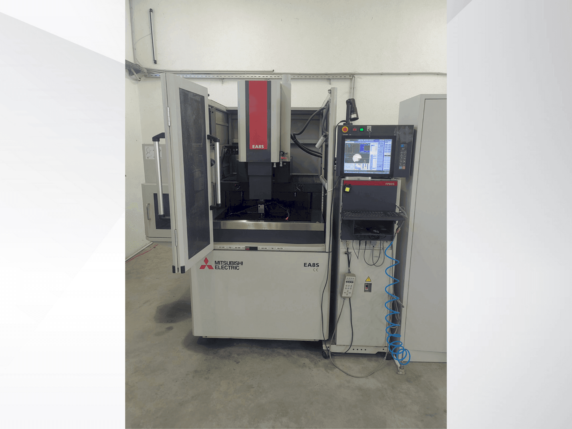 Frontansicht der Mitsubishi Electric EA8S  Maschine