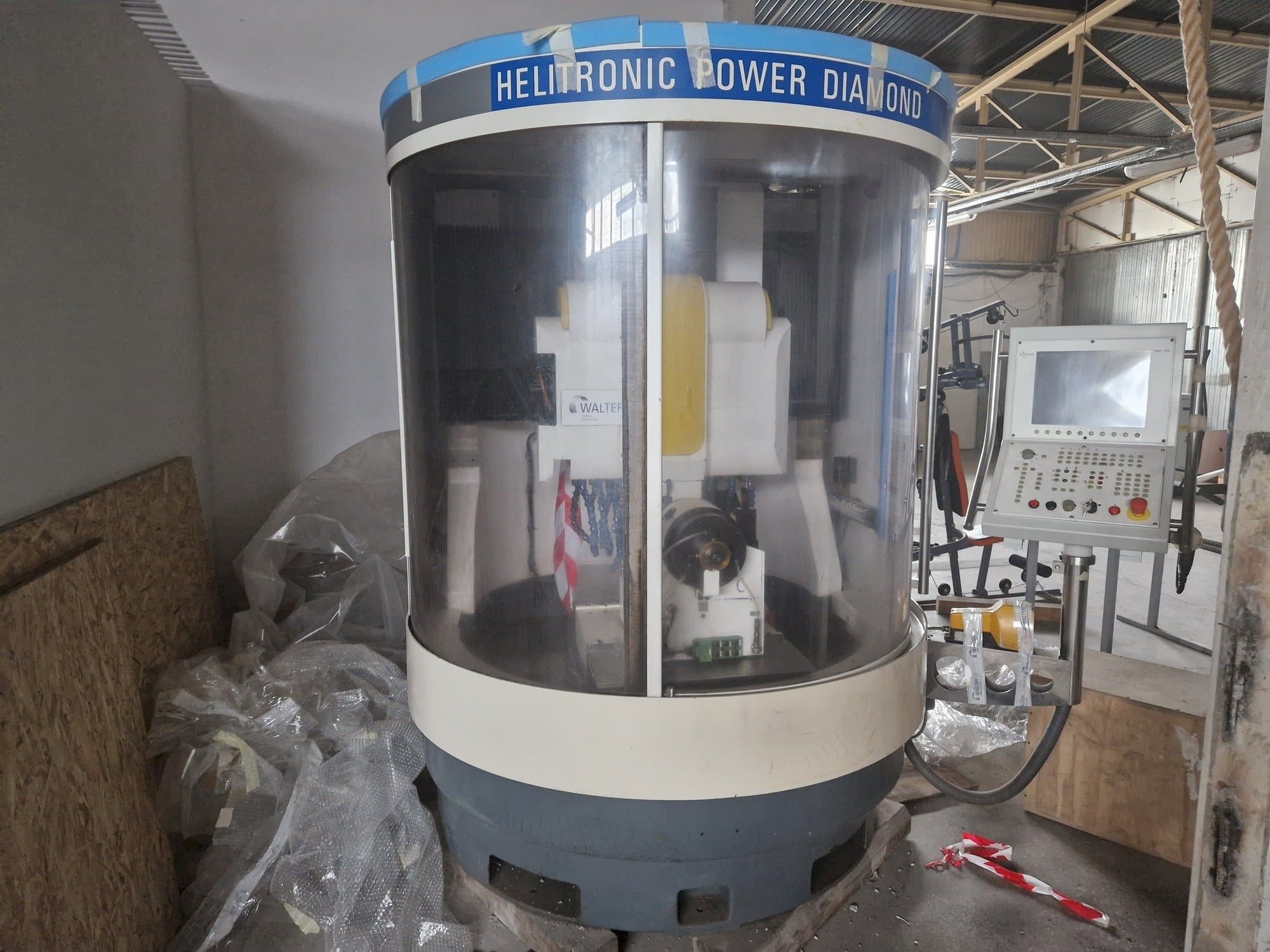 Frontansicht der Walter Helitronic Power Diamond Maschine