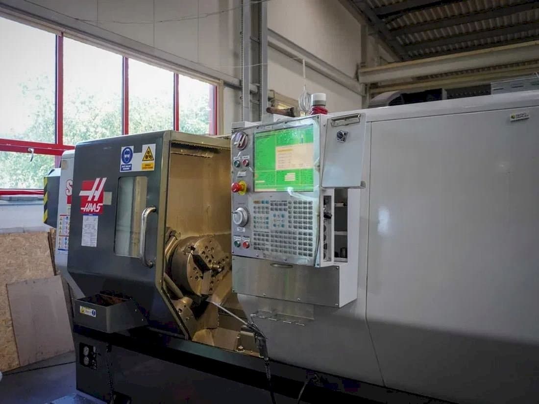 Frontansicht der HAAS ST-30  Maschine