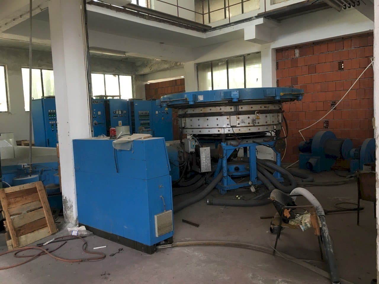 Frontansicht der BANDERA Blow Film Extruder Maschine