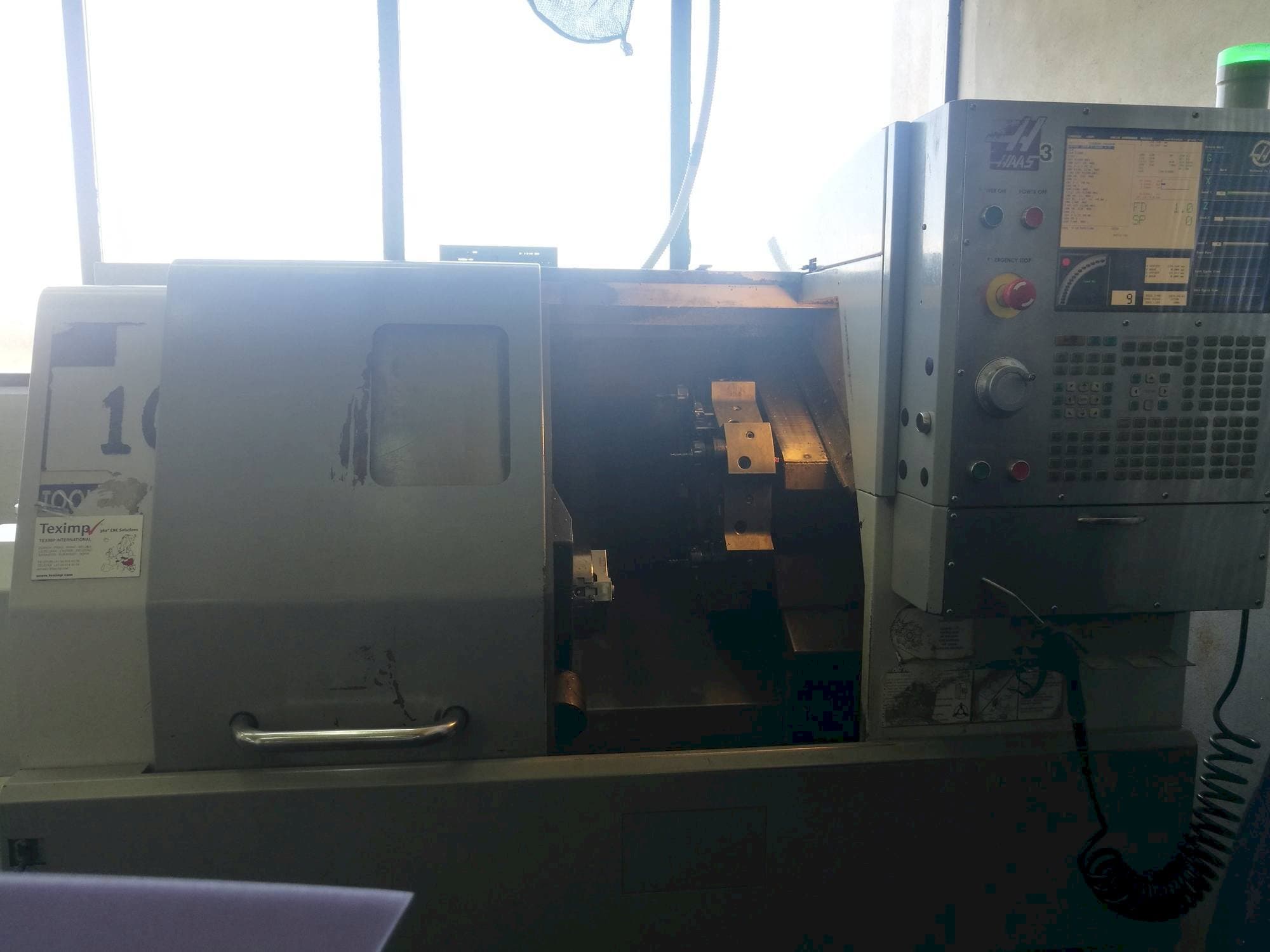 Frontansicht der HAAS SL-10HE Maschine