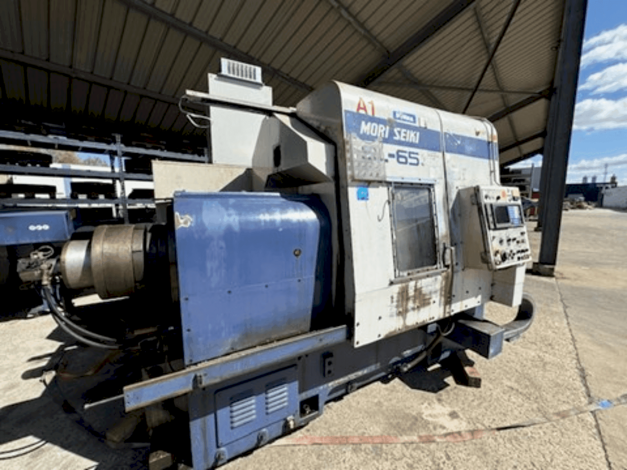 Frontansicht der MORI SEIKI SL-65C Maschine