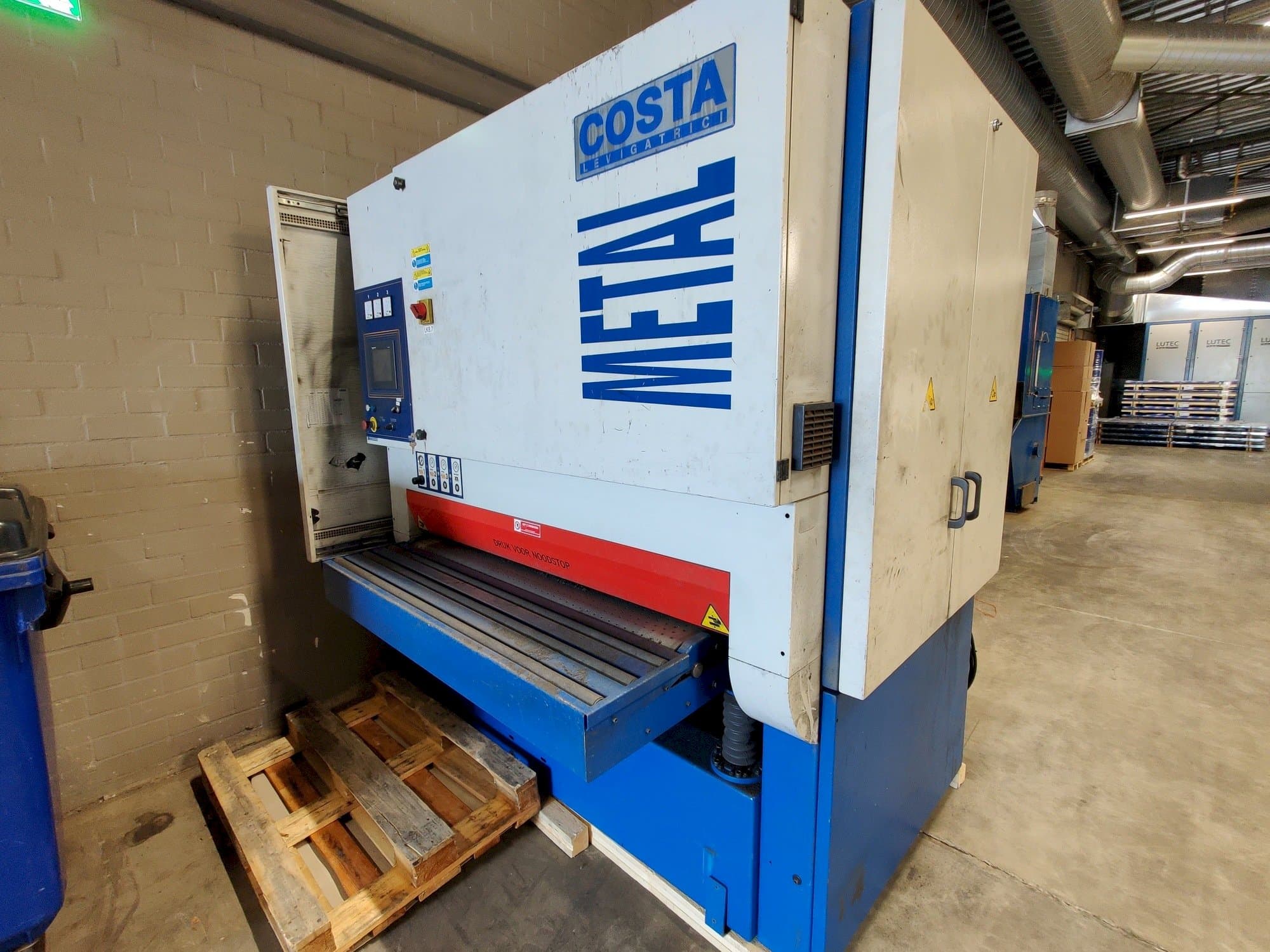 Frontansicht der Costa MD5 CVV 1350 Maschine