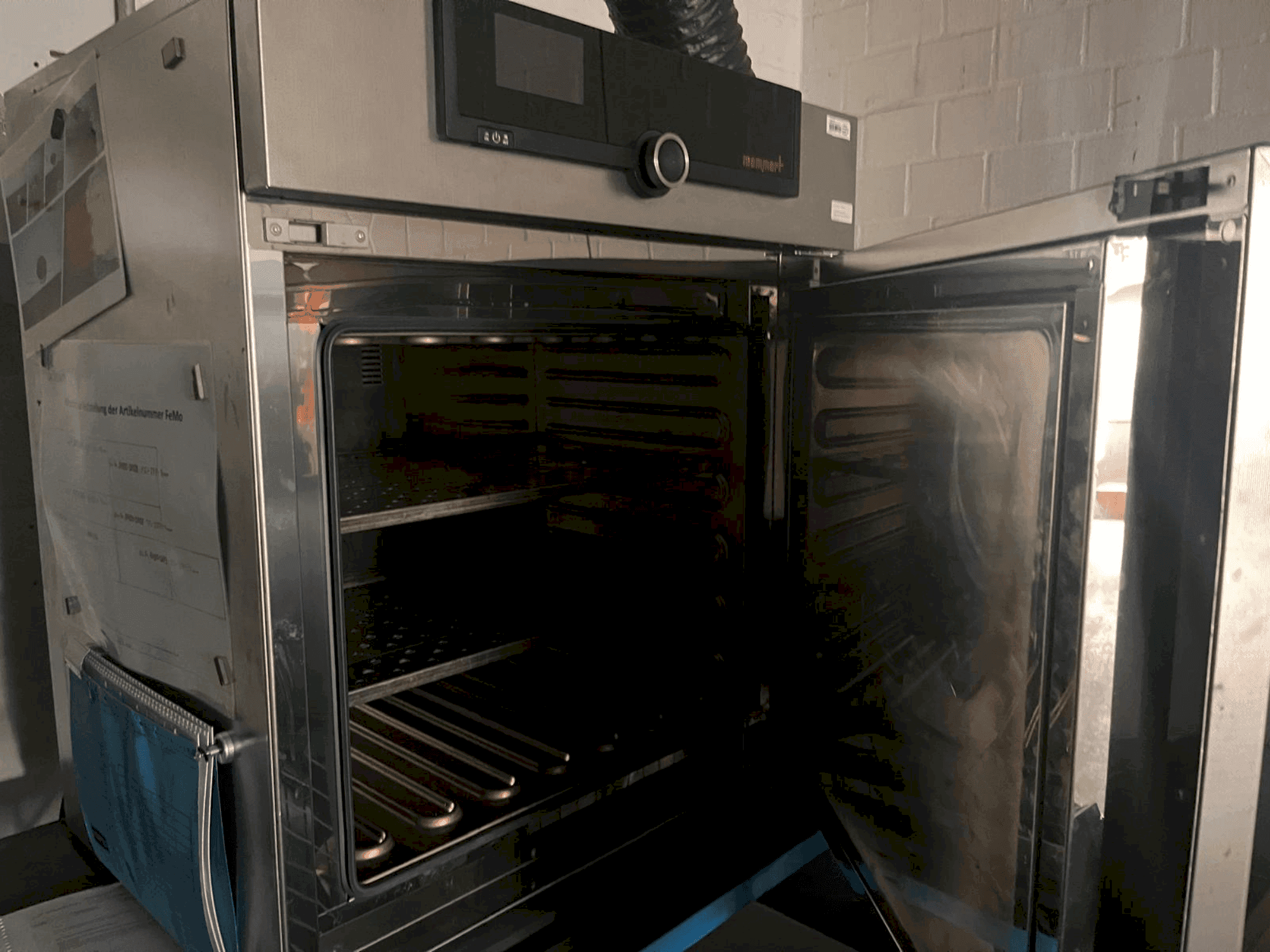 Frontansicht der MEMMERT UN110  Maschine