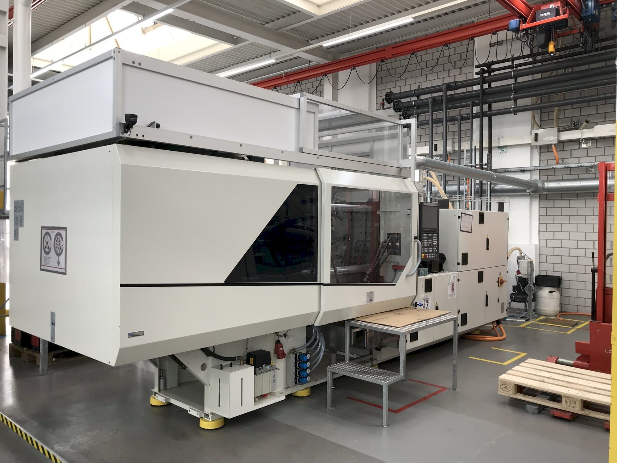 Frontansicht der Sumitomo Demag EL-EXIS SP 200/560-675 Maschine
