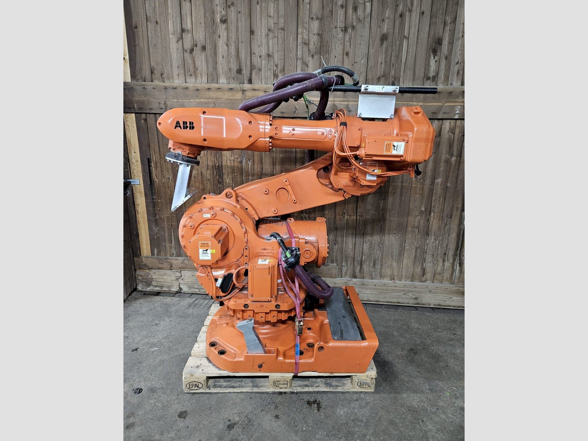 Frontansicht der ABB IRB 6600-175/2.55 Maschine