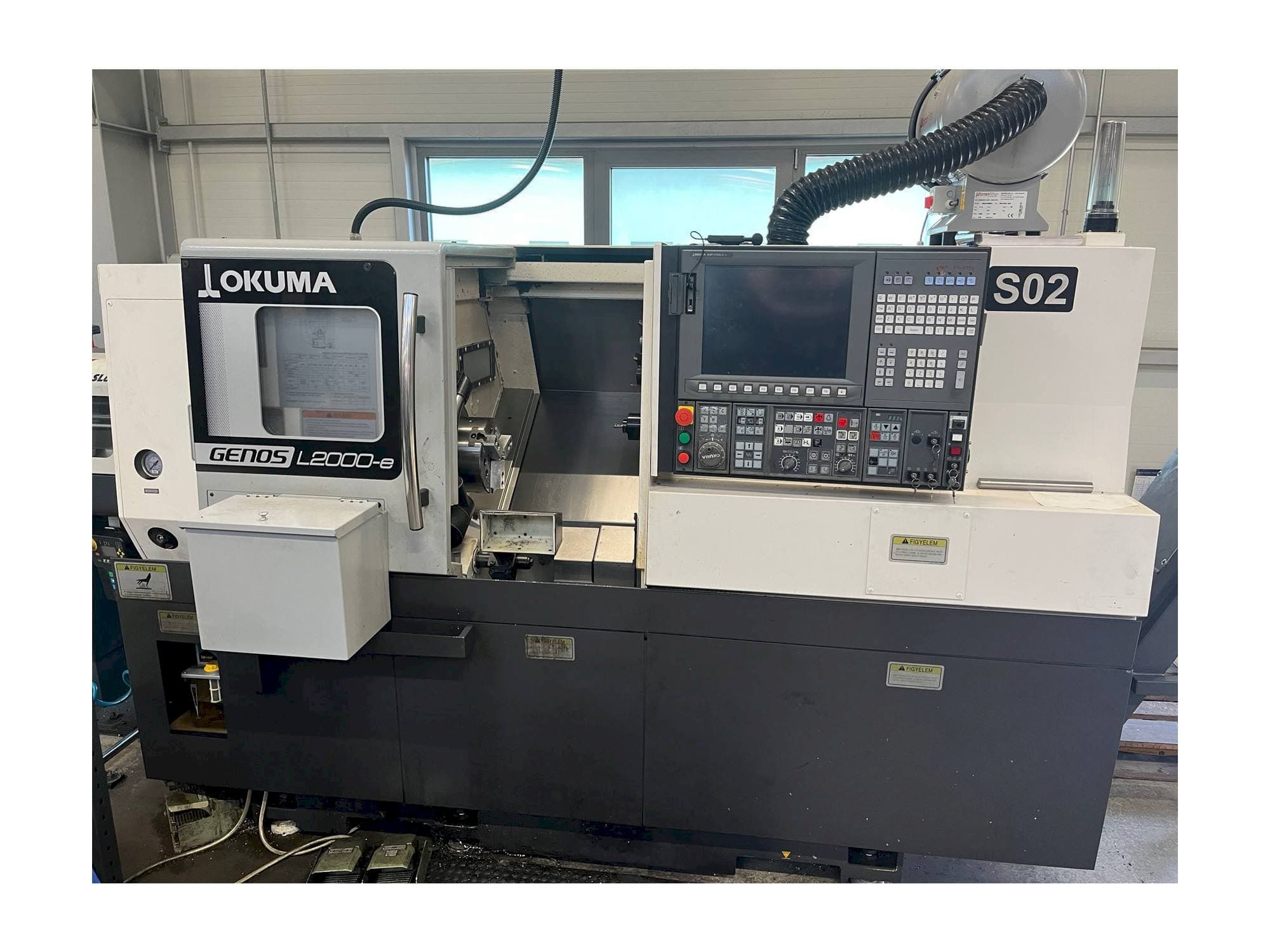 Frontansicht der Okuma GENOS L200  Maschine
