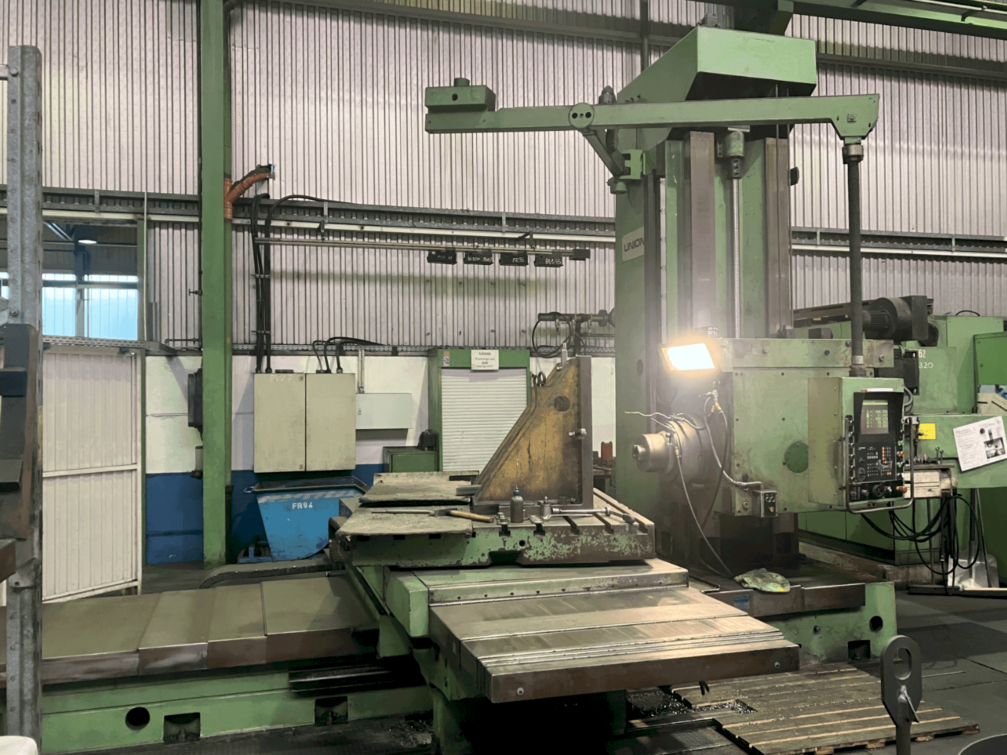 Frontansicht der UNION BFT 110 NC Maschine