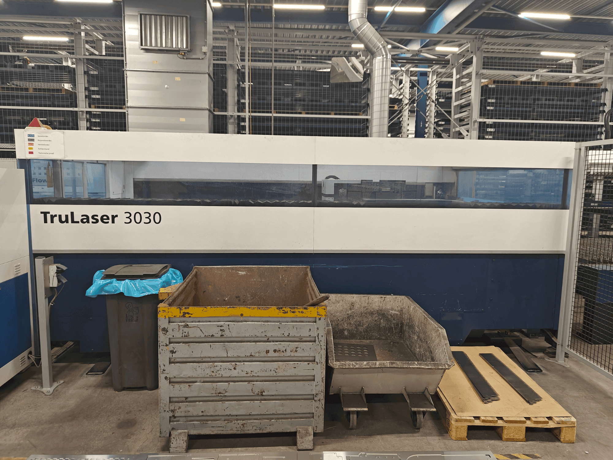 Frontansicht der TRUMPF TruLaser 3030 3,2kW CO2  Maschine