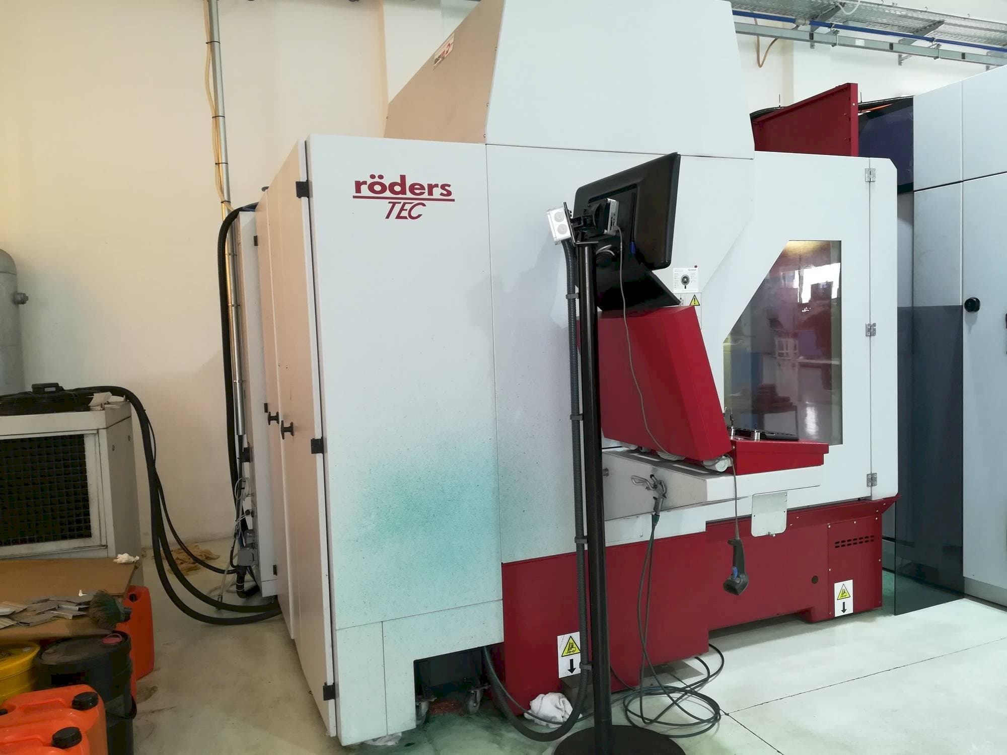 Frontansicht der Röders RXP 801 Maschine