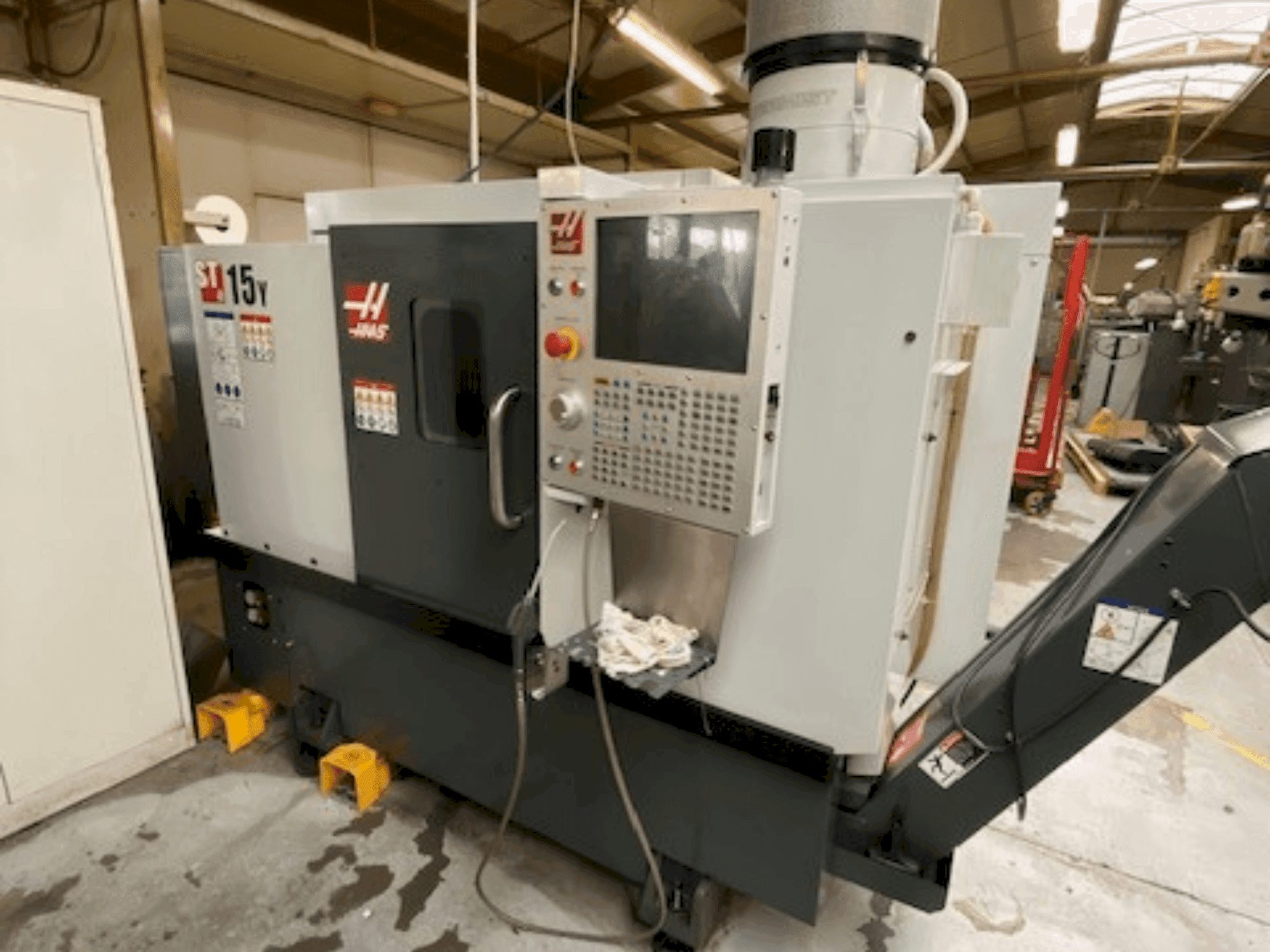 Frontansicht der HAAS ST-15Y Maschine