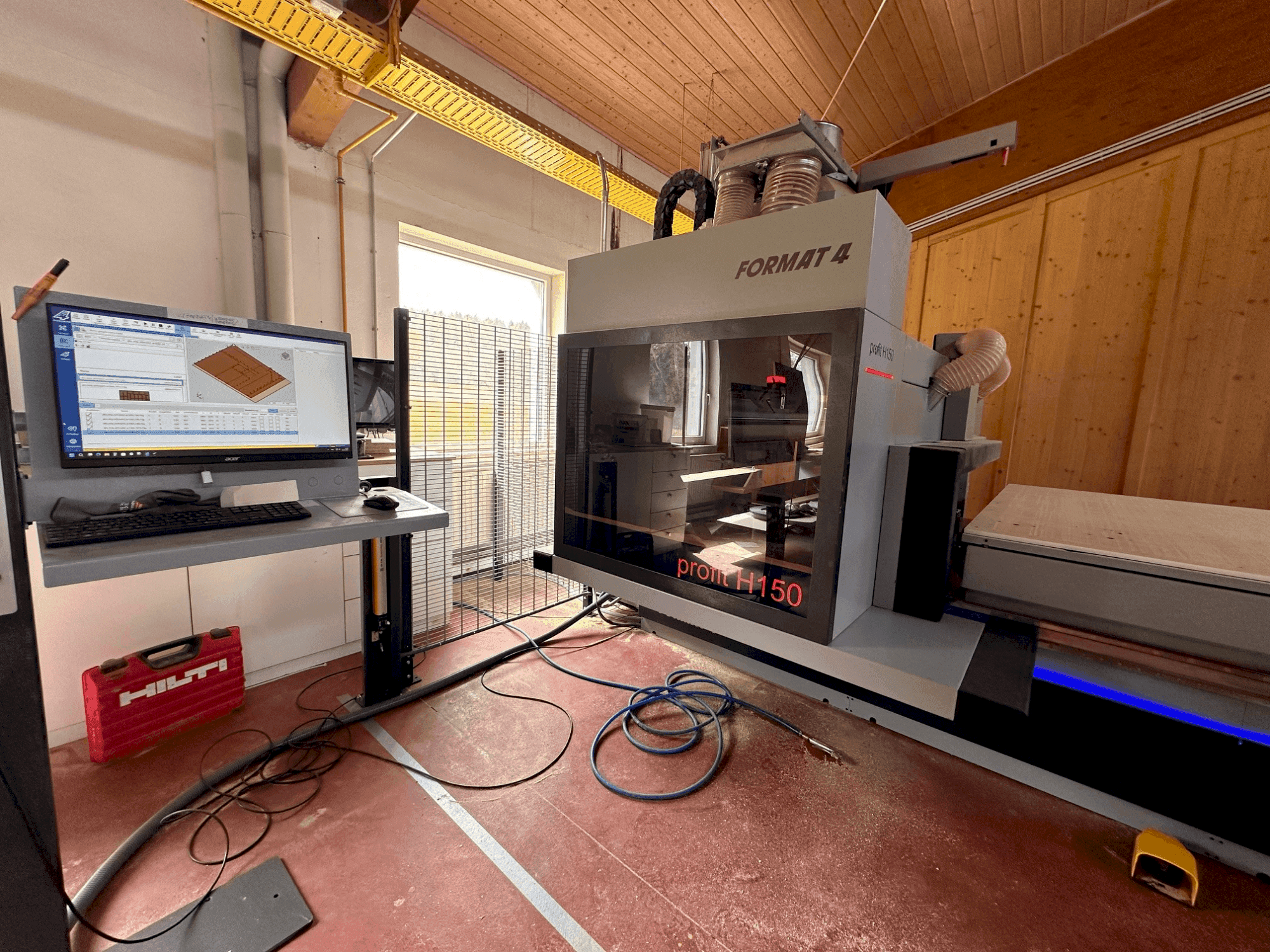 Frontansicht der FORMAT4 Profit H150 22.32 T  Maschine