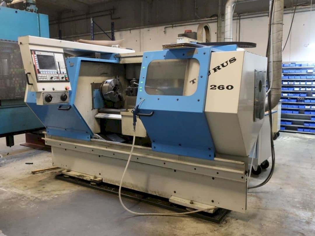 Frontansicht der Pinacho Taurus 260 Maschine