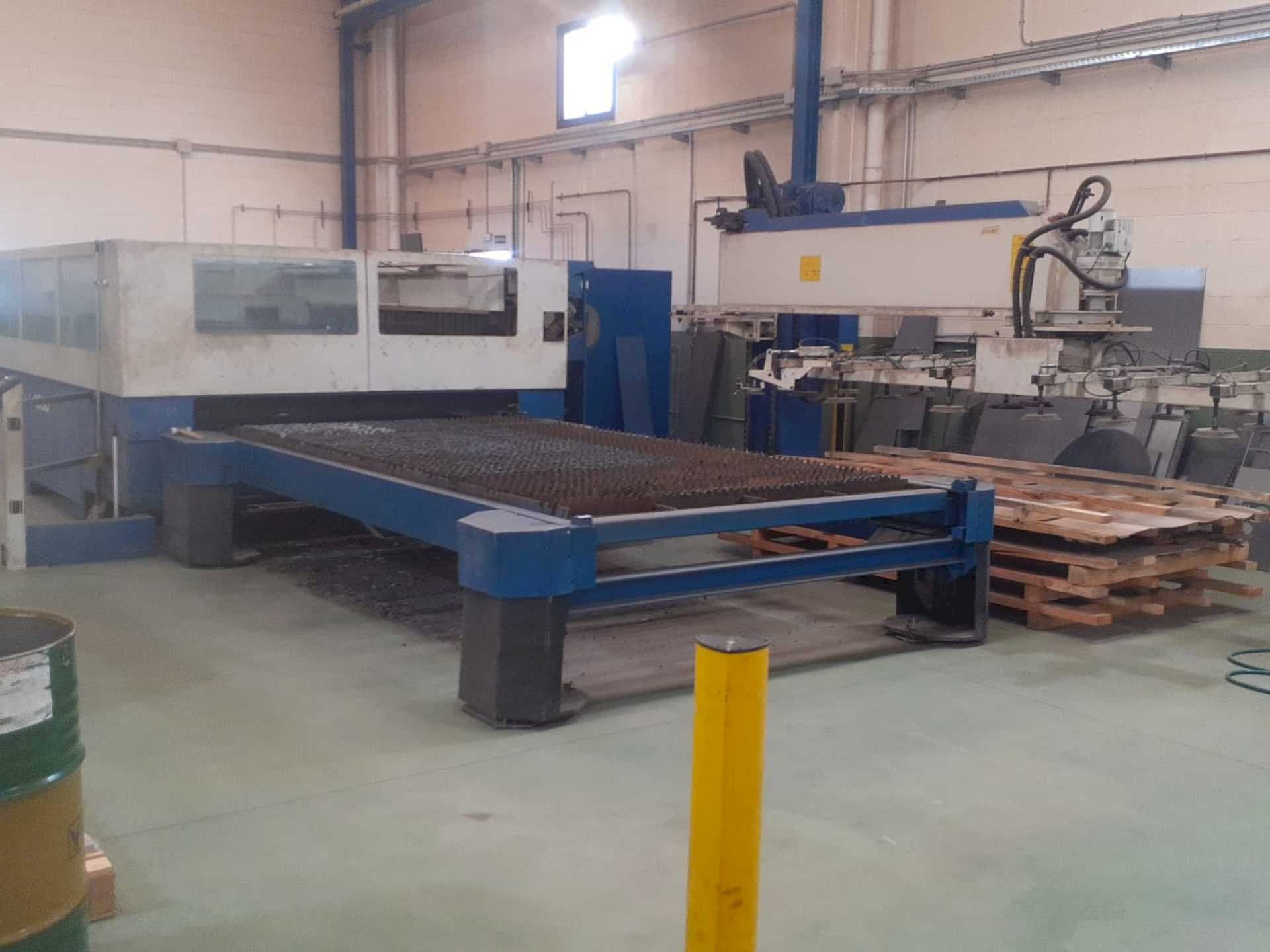 Frontansicht der Trumpf Trumatic L4030  Maschine