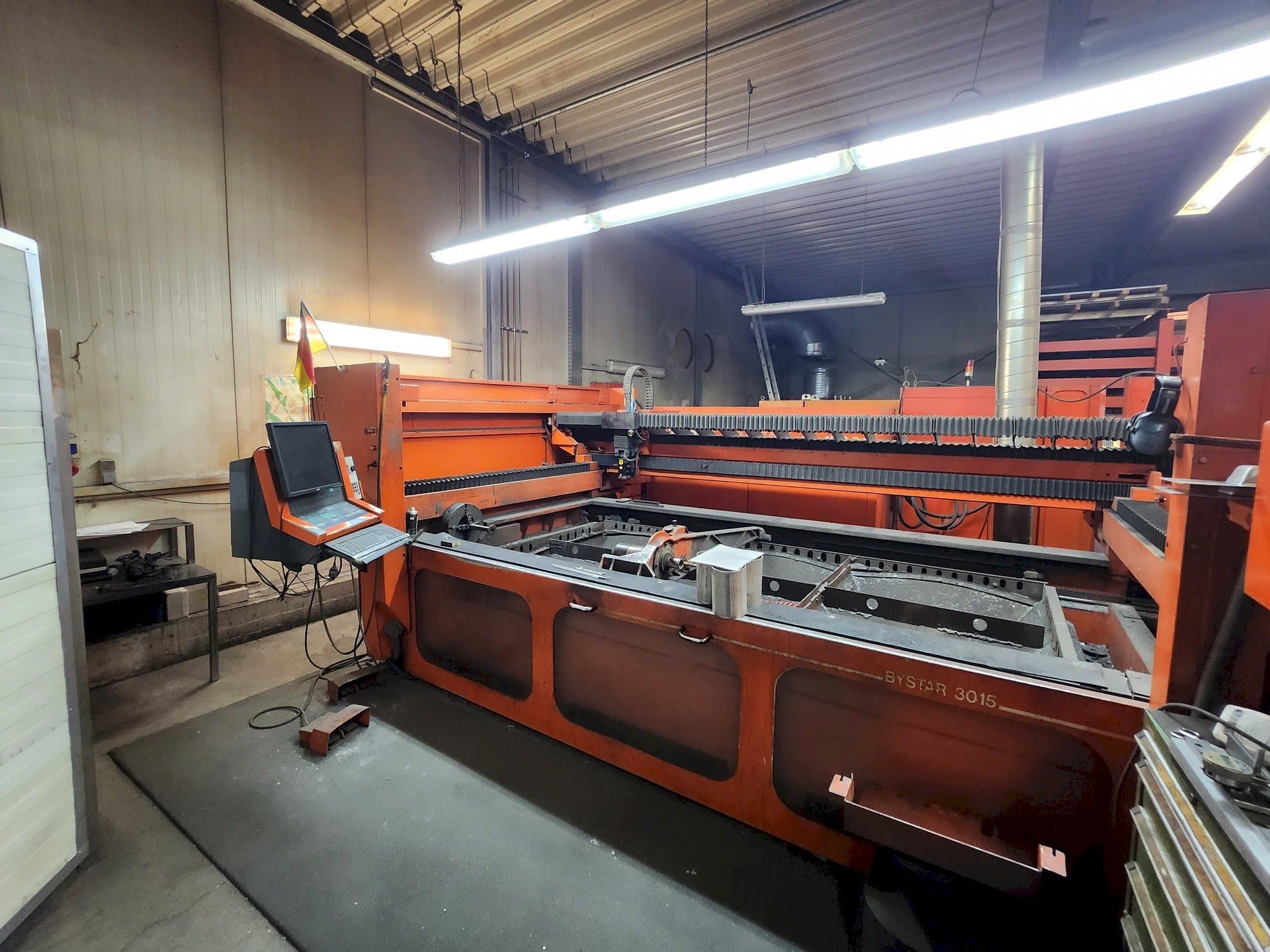 Frontansicht der Bystronic BTL 4000  Maschine