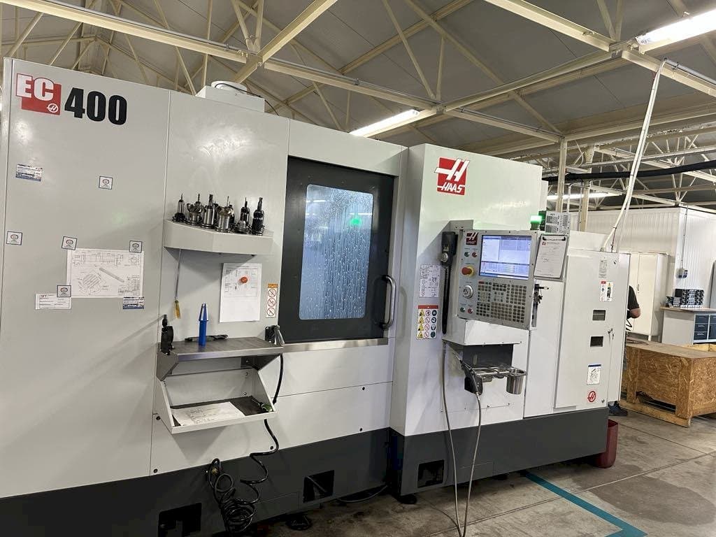 Frontansicht der HAAS EC-400 Maschine