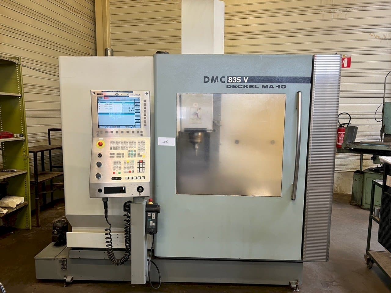 Frontansicht der DMG DMC 835 Maschine