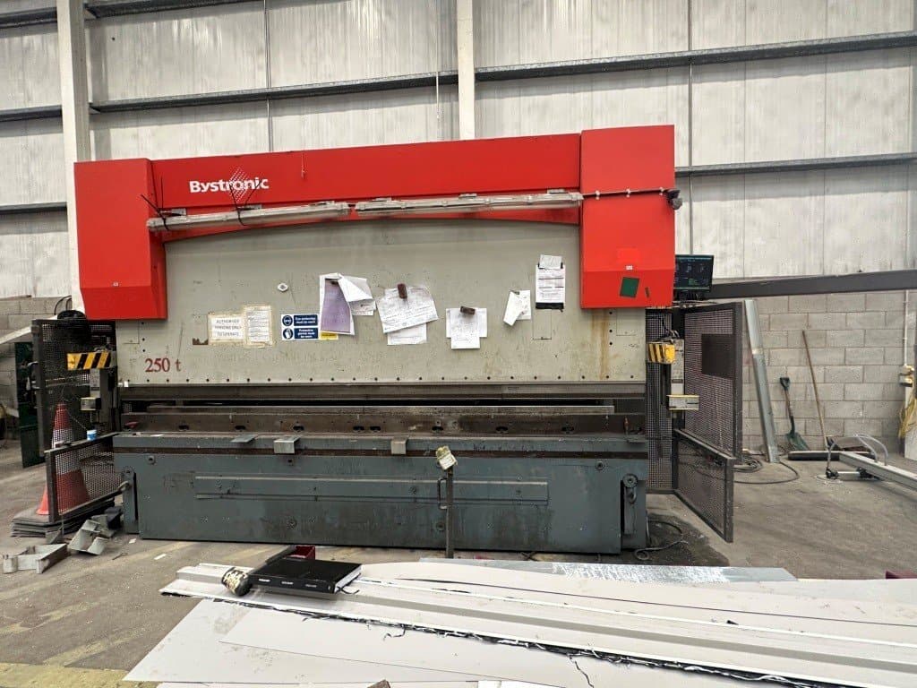 Frontansicht der Bystronic PR 250 x 4100  Maschine