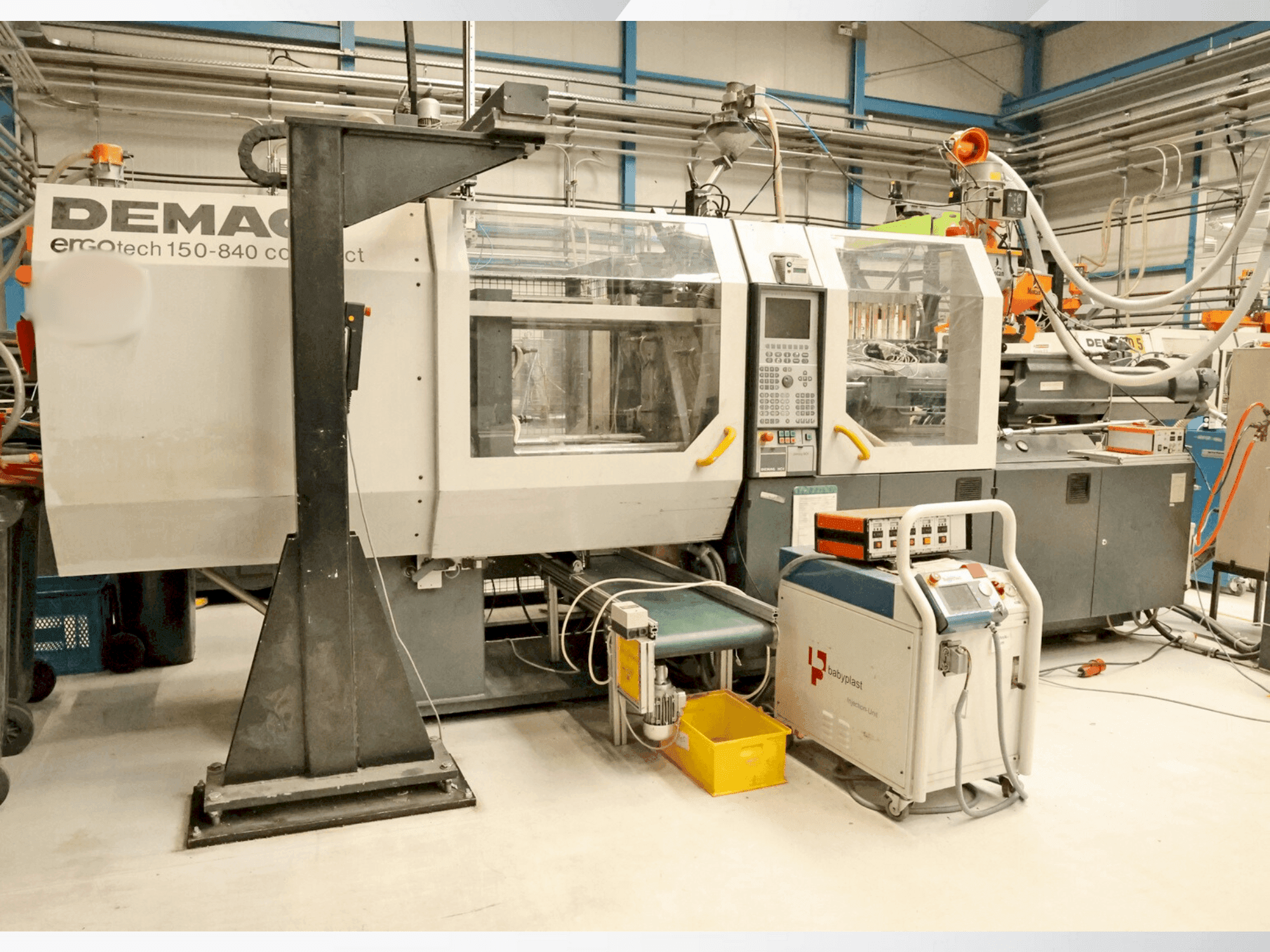 Frontansicht der DEMAG Ergotech 150-849 NC 4 compact Maschine