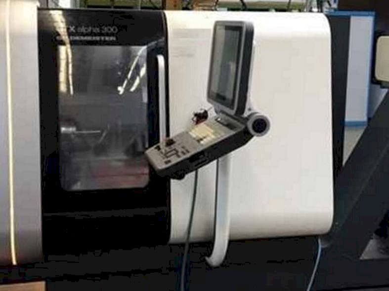 Frontansicht der DMG GILDEMEISTER CTX Alpha 300 V4 Maschine