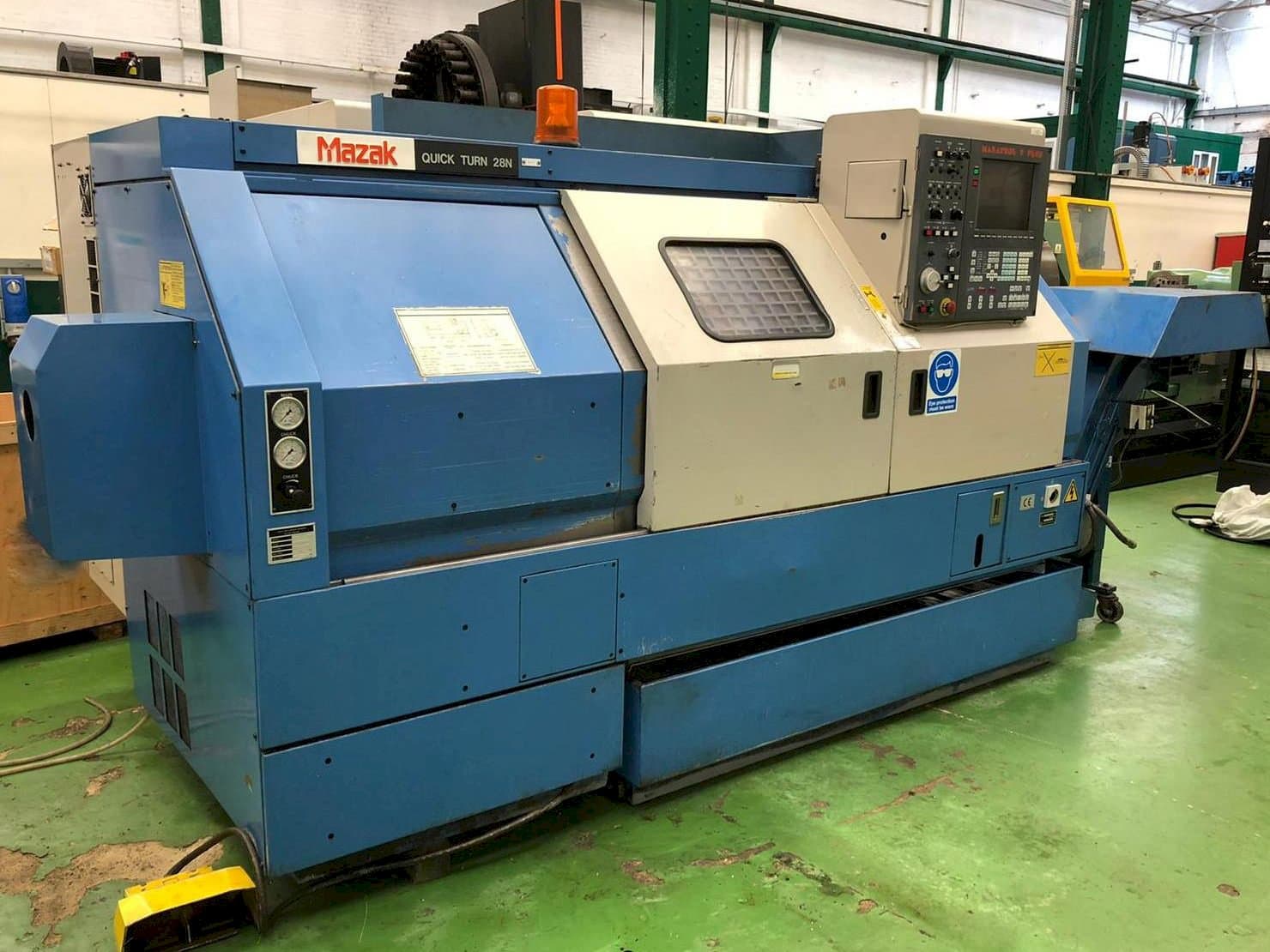 Frontansicht der Mazak QUICK TURN 28N Maschine